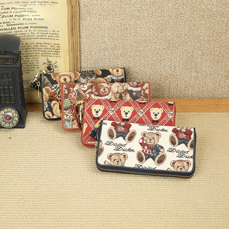 Clutch bag female fashion 2011 new style wallet long paragraph large capacity wild high-end handbag tide
Clutch bag female fashion 2011 new style wallet long paragraph large capacity wild high-end handbag tide