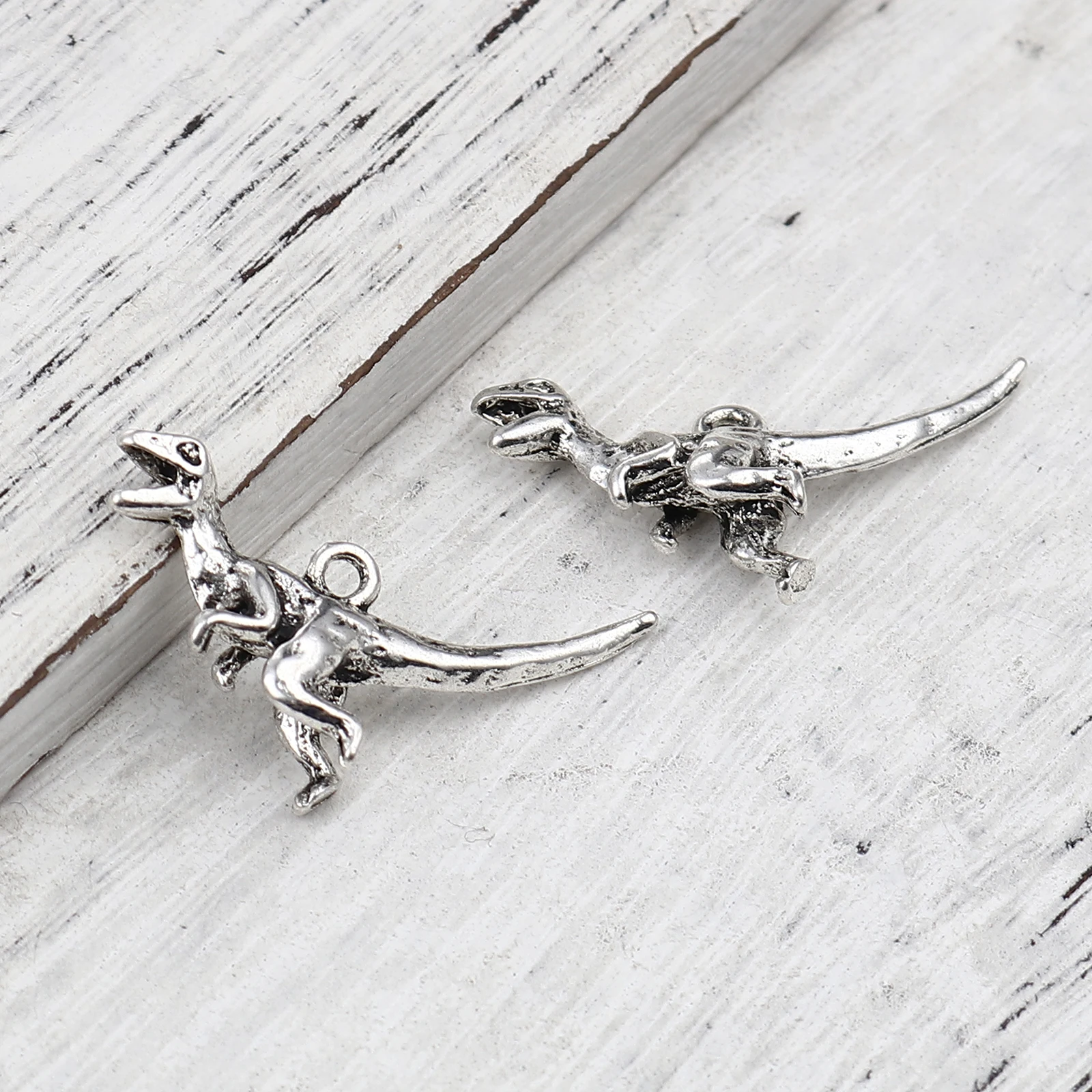 5 PCs Vintage Dinosaur Pendants Zinc Based Alloy Animal Charms Antique Silver Color For DIY Necklace Earring Jewelry Making
5 PCs Vintage Dinosaur Pendants Zinc Based Alloy Animal Charms Antique Silver Color For DIY Necklace Earring Jewelry Making