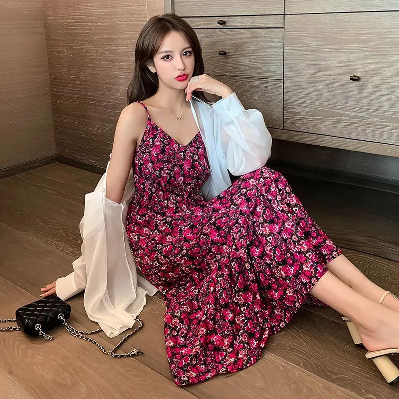 2021 Korean new style suspender skirt summer women's floral dress with thin waist and fashionable style
2021 Korean new style suspender skirt summer women's floral dress with thin waist and fashionable style