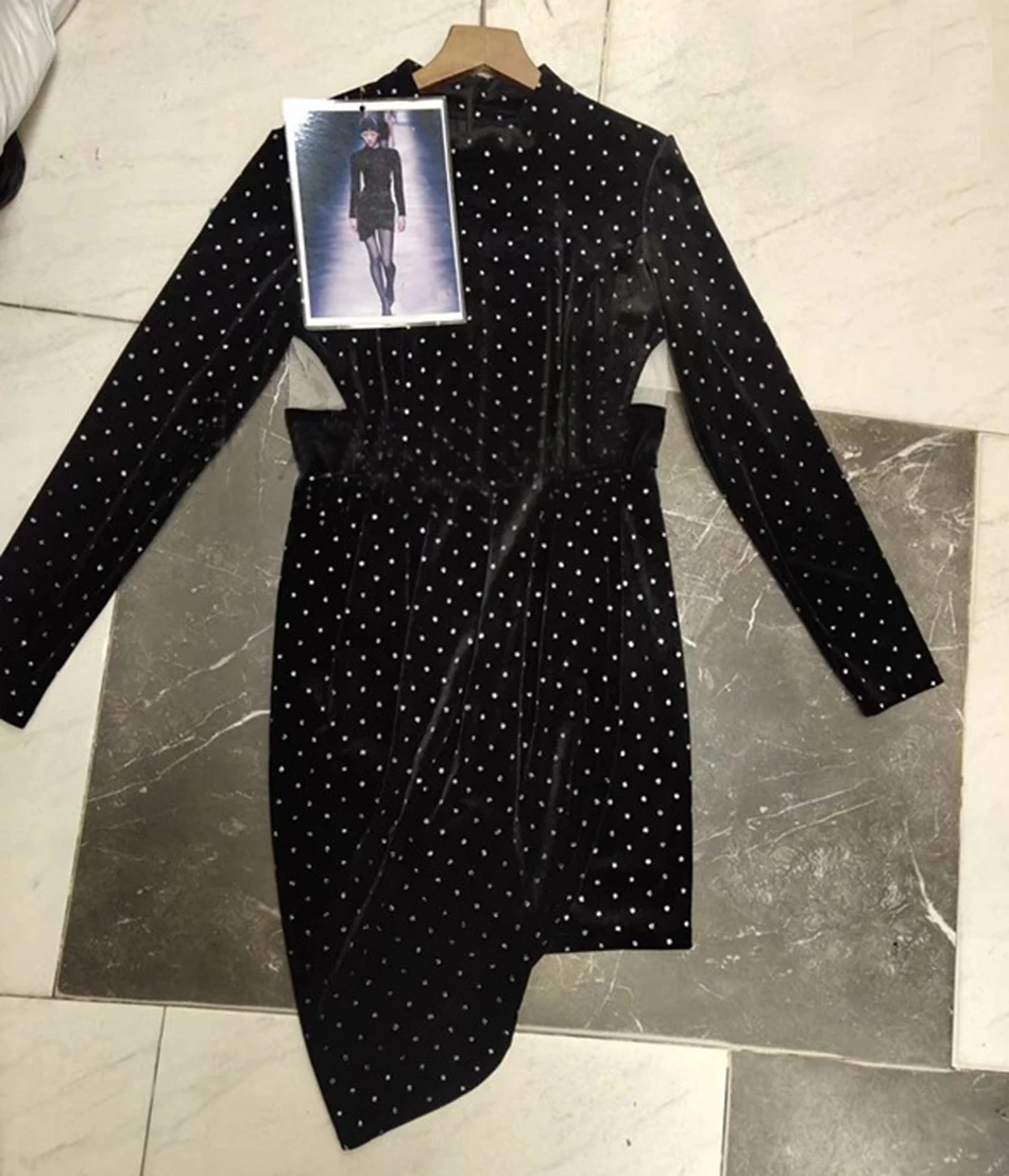 2019 New Winter Dress Female Turtleneck Mini Sexy Cutout Dress Bodycon Club Elegant Evening Party Shiny Diamond Velvet Dress
2019 New Winter Dress Female Turtleneck Mini Sexy Cutout Dress Bodycon Club Elegant Evening Party Shiny Diamond Velvet Dress