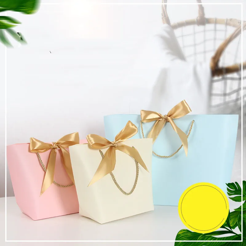 6Pieces Paper Board Gift Bags With Handles Paper Bag Bouquet Valentine's Day Gift Packaging Bag Costume Clothes Packaging Cases
6Pieces Paper Board Gift Bags With Handles Paper Bag Bouquet Valentine's Day Gift Packaging Bag Costume Clothes Packaging Cases
