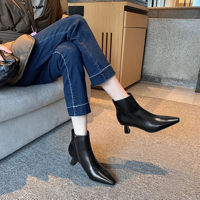 Osunlina Brand Boots For Woman Sexy Pointed Toe High Heels Ankle Boots Black Genuine Leather Zipper Shoes size 33-43 A026
Osunlina Brand Boots For Woman Sexy Pointed Toe High Heels Ankle Boots Black Genuine Leather Zipper Shoes size 33-43 A026