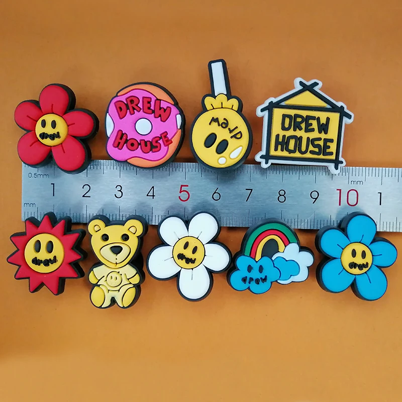 Sale PVC Shoe Accessories Smiley Face Flower Balloon Charm Buckle Decoration Crocodile Gibbs Children's Party X-Mas Gift
Sale PVC Shoe Accessories Smiley Face Flower Balloon Charm Buckle Decoration Crocodile Gibbs Children's Party X-Mas Gift