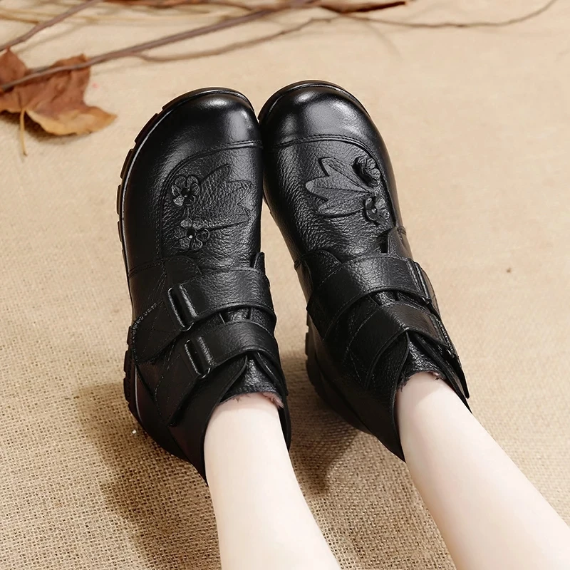 Warm winter plush fur booties woman wedges sneaker casual hook & loop designer mom ankle snow boots 
Warm winter plush fur booties woman wedges sneaker casual hook & loop designer mom ankle snow boots