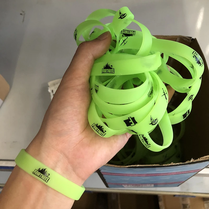 Fortnites luminous silicone bracelet rubber trend adult toy character model pattern child birthday toy gift anime figure
Fortnites luminous silicone bracelet rubber trend adult toy character model pattern child birthday toy gift anime figure