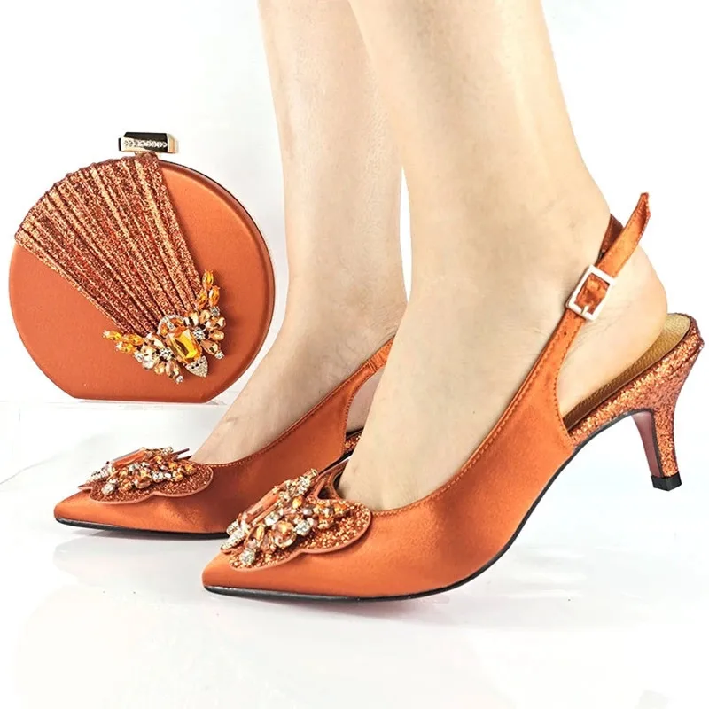 2021 г., хит продаж, модные вечерние туфли в африканском стиле с украшением в виде бабочки и сумочка оранжевого цвета для свадьбы и вечеринки 
2021 г., хит продаж, модные вечерние туфли в африканском стиле с украшением в виде бабочки и сумочка оранжевого цвета для свадьбы и вечеринки