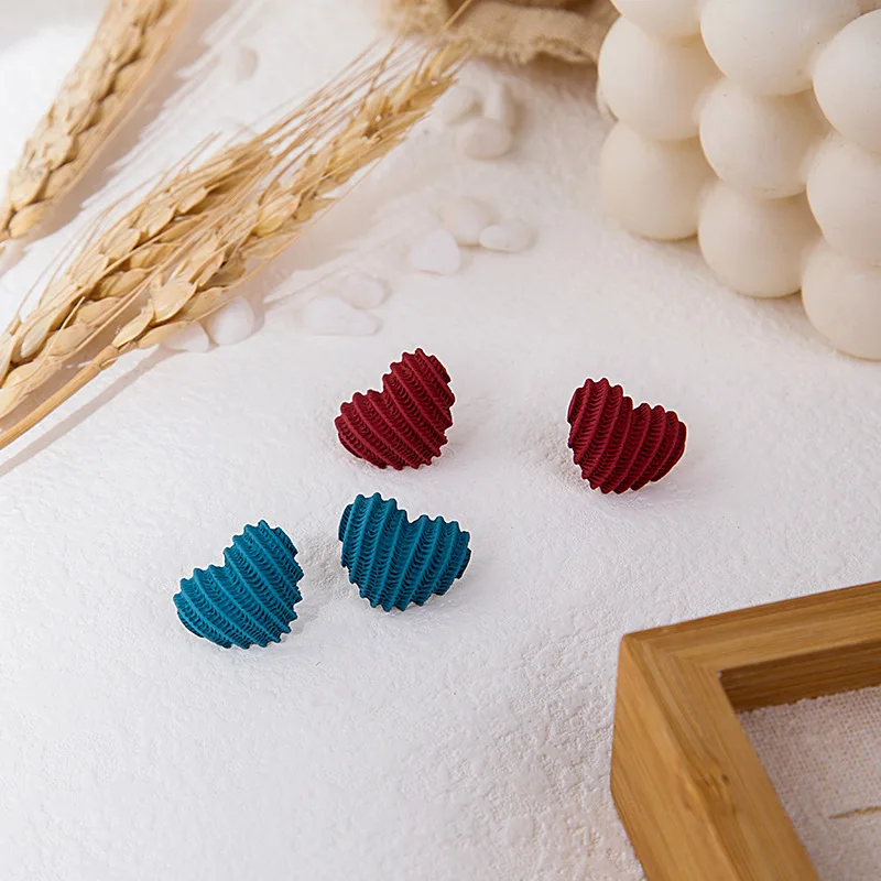 Корейские модные новые горячие продажи серьги в форме сердца Простые и милые серьги в форме сердца ювелирные изделия для женщин и девочек ю...
Корейские модные новые горячие продажи серьги в форме сердца Простые и милые серьги в форме сердца ювелирные изделия для женщин и девочек ю...