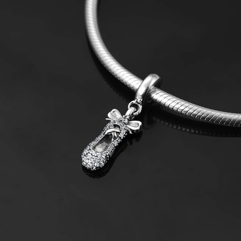 925 Sterling Silver clear CZ elegant ballet shoes shape Pendant Charm Beads Fit Original europeu Charm Bracelet Jewelry making 
925 Sterling Silver clear CZ elegant ballet shoes shape Pendant Charm Beads Fit Original europeu Charm Bracelet Jewelry making