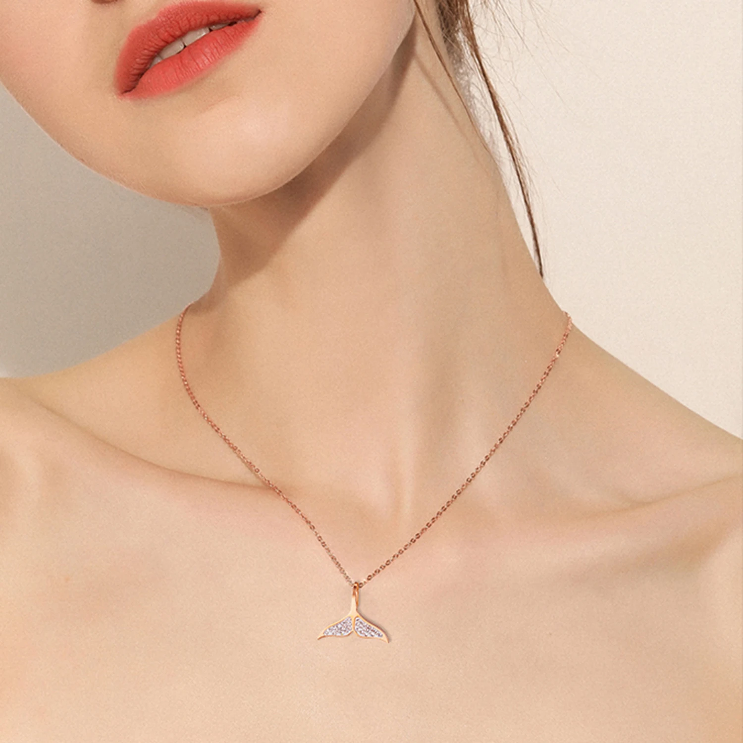 JIALY New Fashion Mermaid Zircon Titanium Steel Necklace Pave AAA CZ Fish tail Clavicle Chain Pendant Jewelry For Women 
JIALY New Fashion Mermaid Zircon Titanium Steel Necklace Pave AAA CZ Fish tail Clavicle Chain Pendant Jewelry For Women