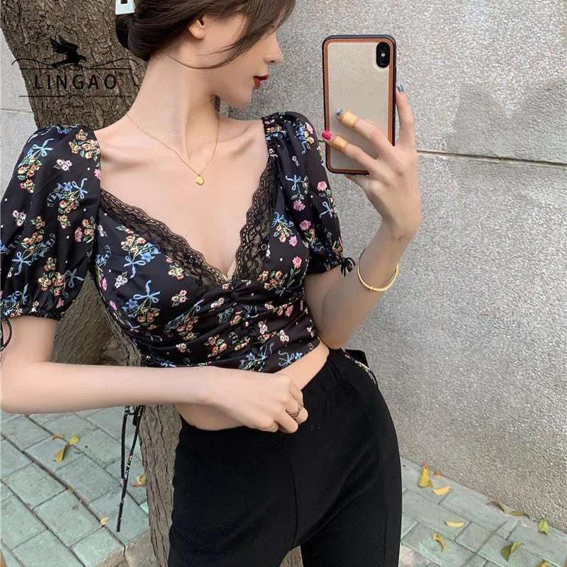 French Retro Sweet Low Chest V-Neck Blouse Womens 2021 Summer Sexy Lace Floral Short-Sleeve Drawstring Pleated Short Cropped Tee
French Retro Sweet Low Chest V-Neck Blouse Womens 2021 Summer Sexy Lace Floral Short-Sleeve Drawstring Pleated Short Cropped Tee