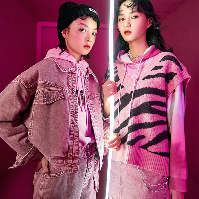 Harajuku Chic Knitted Women's Vest Loose Pink Zebra Design Sweater Women's Knitted Vest Casual V Neck Ladies Women Vest SY181
Harajuku Chic Knitted Women's Vest Loose Pink Zebra Design Sweater Women's Knitted Vest Casual V Neck Ladies Women Vest SY181