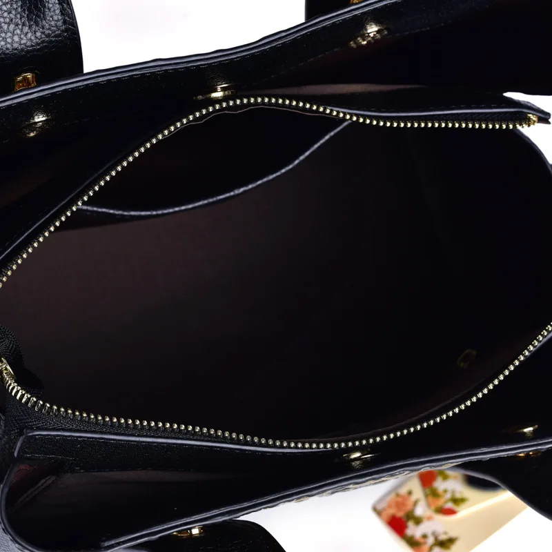 Bestform Retro Cow Leather Women Bag 2020 New Luxury Handbag Handmade Embossed Shoulder Bags Large Capacity Messenger Bag
Bestform Retro Cow Leather Women Bag 2020 New Luxury Handbag Handmade Embossed Shoulder Bags Large Capacity Messenger Bag