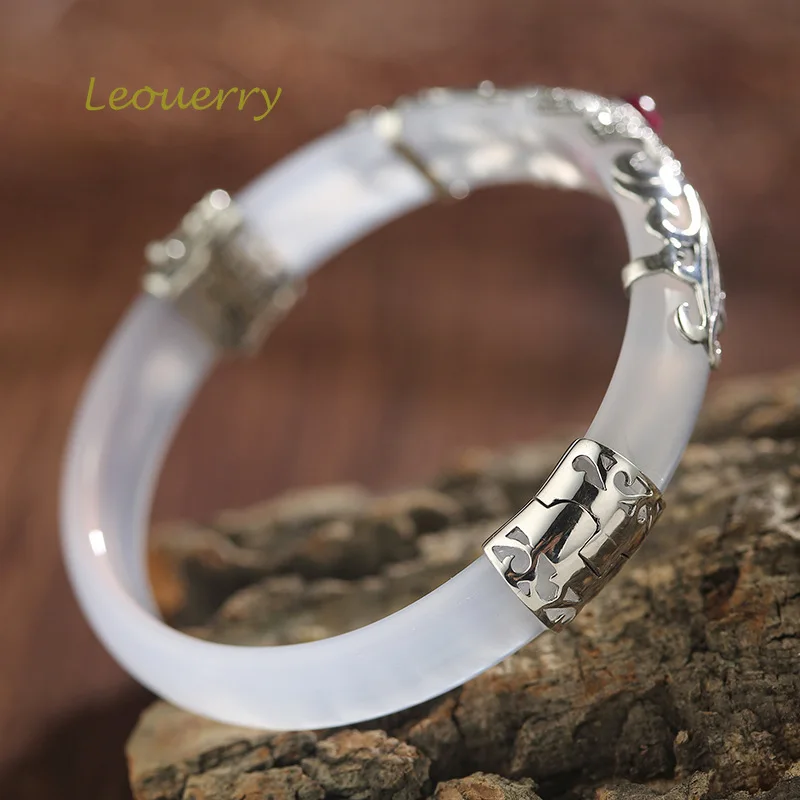Leouerry Natural Agate Chalcedony Open Bangle 925 Sterling Silver Vintage Classical Wild Jade Bracelet Bangle for Women Jewelry
Leouerry Natural Agate Chalcedony Open Bangle 925 Sterling Silver Vintage Classical Wild Jade Bracelet Bangle for Women Jewelry
