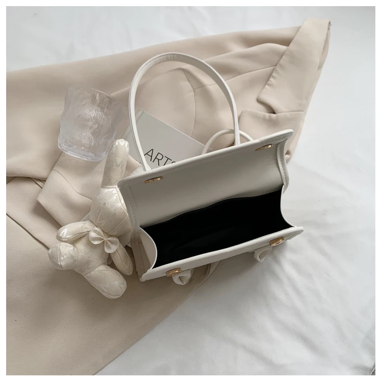 Fashion retro trend handbag women's with pendant bunny buckle pure color underarm bag shoulder bag
Fashion retro trend handbag women's with pendant bunny buckle pure color underarm bag shoulder bag