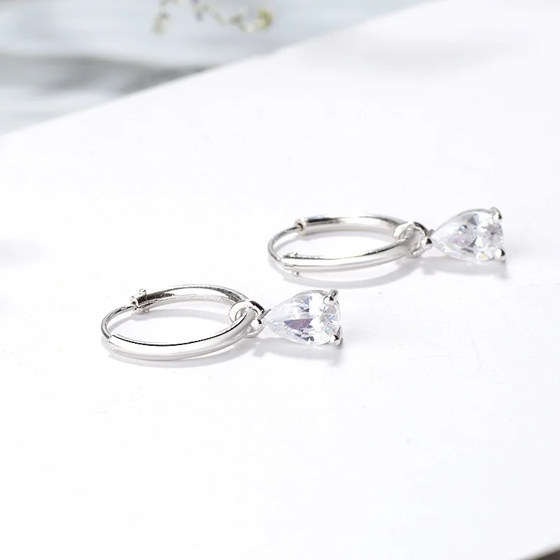 LicLiz New 925 Sterling Silver Water Drop Zircon Crystal Hoop Earring for Women White Gold Silver 925 Jewelry Brinco LE0646
LicLiz New 925 Sterling Silver Water Drop Zircon Crystal Hoop Earring for Women White Gold Silver 925 Jewelry Brinco LE0646