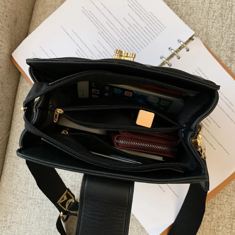 Black Diamond Lattice Quilted Crossbody Bags for Women Luxury Leather Chain Tote Hand Bag Female Wide Strap Plaid Shoulder Bag
Black Diamond Lattice Quilted Crossbody Bags for Women Luxury Leather Chain Tote Hand Bag Female Wide Strap Plaid Shoulder Bag