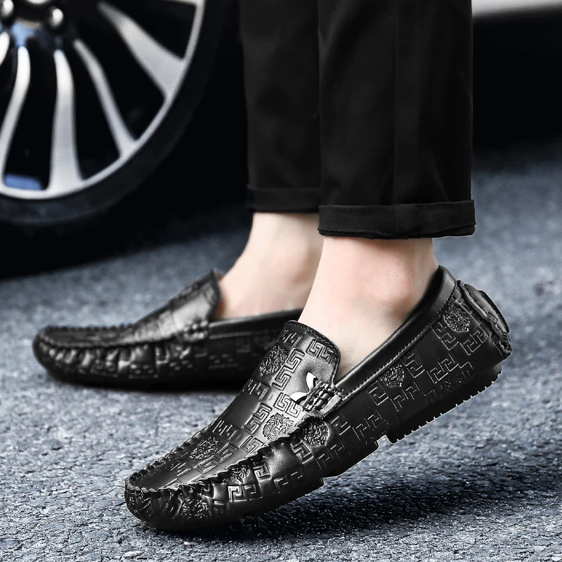Brand Fashion Soft Moccasins Men Loafers High Quality Leather Shoes Men Slip On Flats Gommino Driving Shoes Hommes Chaussures
Brand Fashion Soft Moccasins Men Loafers High Quality Leather Shoes Men Slip On Flats Gommino Driving Shoes Hommes Chaussures