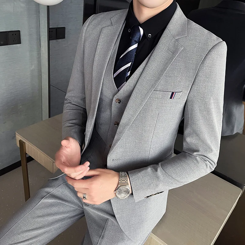 2021 Men's new simple fashion three-piece suit Slim-fit business casual fashion pocket webbing slim-fit Korean suit man suit
2021 Men's new simple fashion three-piece suit Slim-fit business casual fashion pocket webbing slim-fit Korean suit man suit
