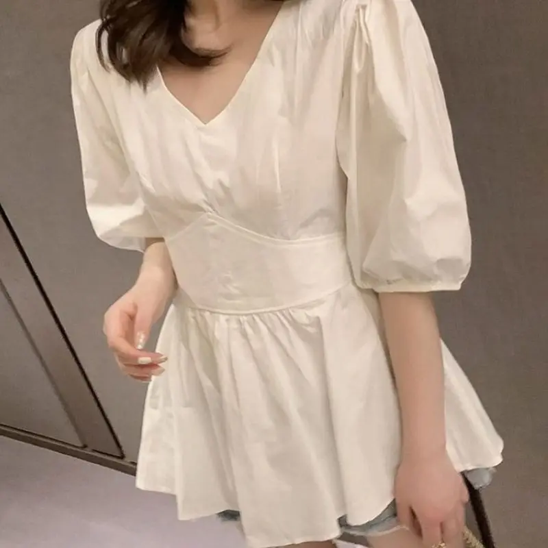 Summer New V-neck Bubble Sleeve Halter Waist Tie Casual Shirt Ladies Retro Top Shirt /
Summer New V-neck Bubble Sleeve Halter Waist Tie Casual Shirt Ladies Retro Top Shirt /
