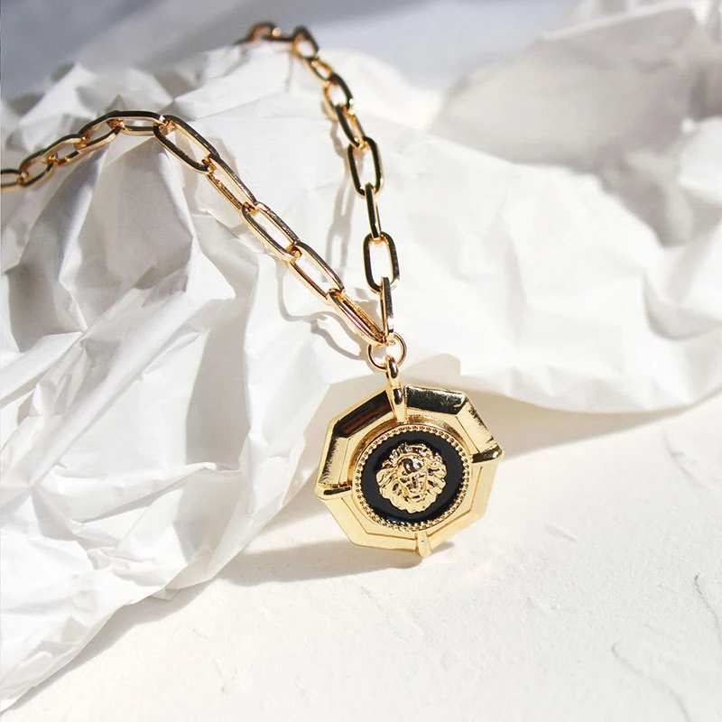 European Fashion Metal Black Drop Glaze Lion Head Long Pendant Necklace Hip-Hop Alloy Geometric Necklace Simple Jewelry Party
European Fashion Metal Black Drop Glaze Lion Head Long Pendant Necklace Hip-Hop Alloy Geometric Necklace Simple Jewelry Party