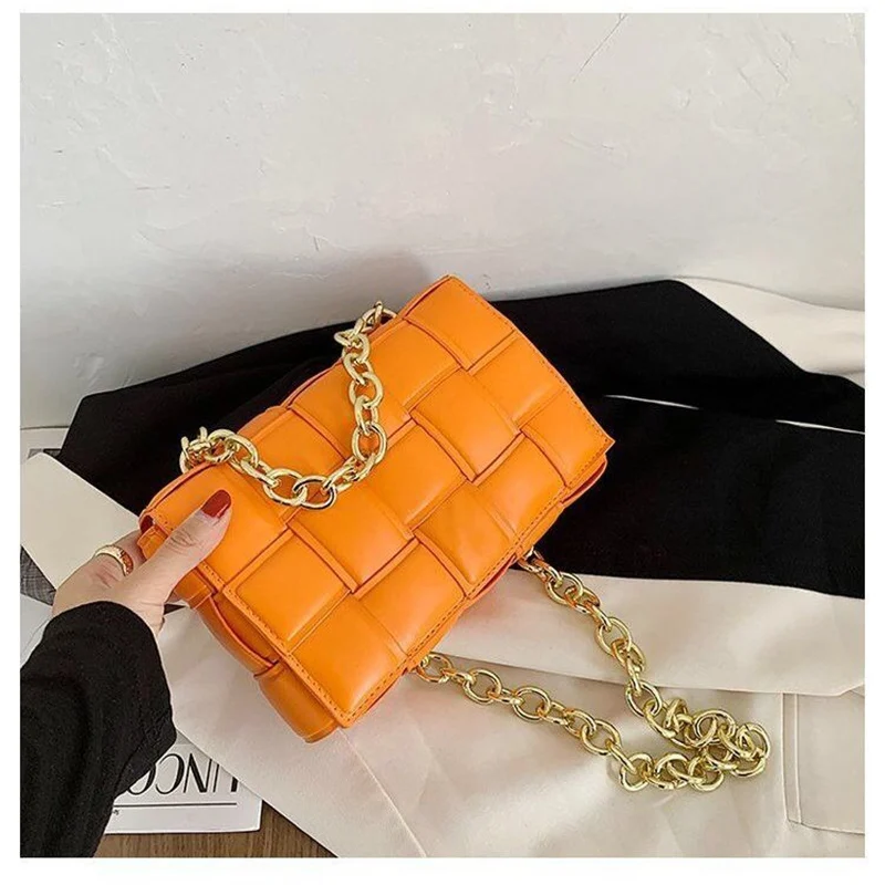 New High-Class Handbag With Metal Chain, Small Square Bag, Versatile And Large Capacity Single Shoulder Bag And Messenger Bag
New High-Class Handbag With Metal Chain, Small Square Bag, Versatile And Large Capacity Single Shoulder Bag And Messenger Bag