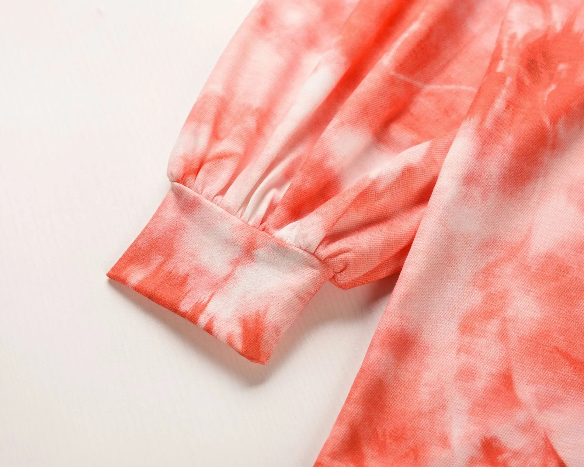 V Neck Women Tops Spring Elegant Buttom Design Female Tie-dyed T-shirt Long Sleeve Fashion Blouses
V Neck Women Tops Spring Elegant Buttom Design Female Tie-dyed T-shirt Long Sleeve Fashion Blouses