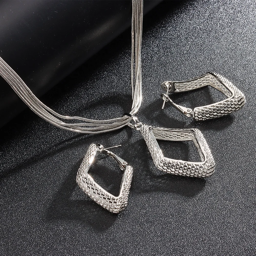 Jewelry Sets Gold Plated Hollow Rhombus Earrings Pendant Necklace Women New Design Jewelry For Wedding Party Gift Classic
Jewelry Sets Gold Plated Hollow Rhombus Earrings Pendant Necklace Women New Design Jewelry For Wedding Party Gift Classic
