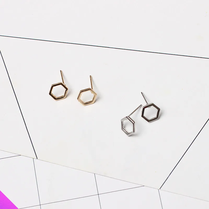 Wholesale 10 Hexagonal geometric pattern earrings simple ladies jewelry gifts European and American popular 2 colors 2021 new
Wholesale 10 Hexagonal geometric pattern earrings simple ladies jewelry gifts European and American popular 2 colors 2021 new