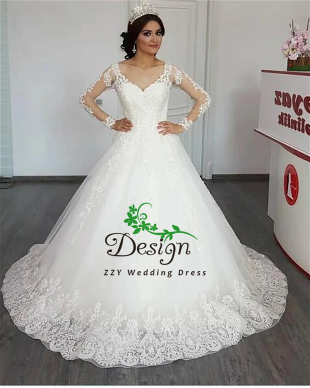 Luxury Vestidos De Novia Deep V-Neck Ball Gown Wedding Dresses Lace Appliques Long Sleeves Beading Bridal Dresses Court Train
Luxury Vestidos De Novia Deep V-Neck Ball Gown Wedding Dresses Lace Appliques Long Sleeves Beading Bridal Dresses Court Train