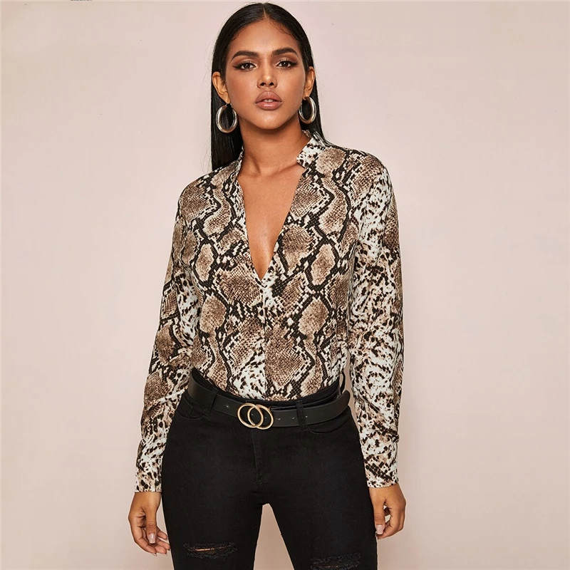 2021 Fall Snakeskin Print Blouse Women Low Neckline Fashing Long Sleeve Elegant Tops
2021 Fall Snakeskin Print Blouse Women Low Neckline Fashing Long Sleeve Elegant Tops