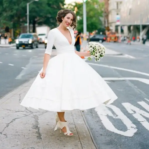 Short Tea Length party Cheap With Deep V Neck Half Sleeves Chinese Ball Bridal Gown plus size dubai Bespoke Wedding Dresses
Short Tea Length party Cheap With Deep V Neck Half Sleeves Chinese Ball Bridal Gown plus size dubai Bespoke Wedding Dresses