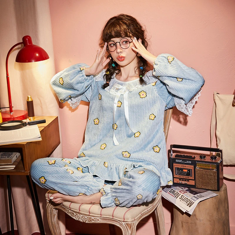 Autumn and winter ladies pajamas lace princess style lantern sleeve round neck flannel thick warm home service suit JJF0169
Autumn and winter ladies pajamas lace princess style lantern sleeve round neck flannel thick warm home service suit JJF0169