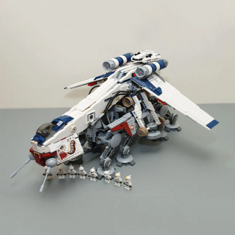 1788pcs Republic Dropship with AT-OT Walker DIY Model Building Blocks Bricks Funny Toys Brick Christmas Gifts
1788pcs Republic Dropship with AT-OT Walker DIY Model Building Blocks Bricks Funny Toys Brick Christmas Gifts