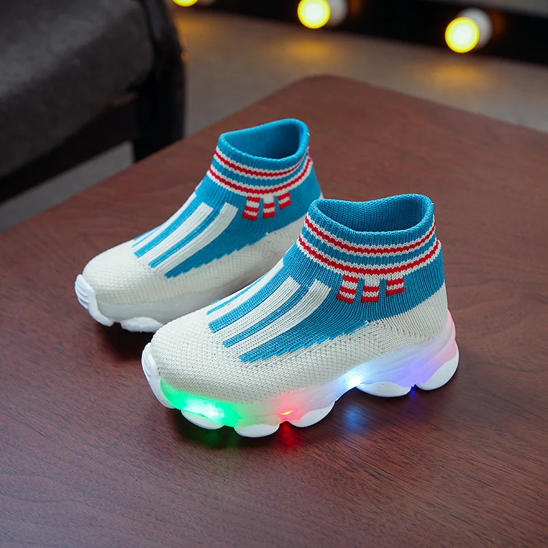 Glowing Sneakers 2020 New Breathable Air Mesh Socks Sport Shoes Kide Led Shoes for Boys Girls Light Up Shoes Luminous Sneakers 
Glowing Sneakers 2020 New Breathable Air Mesh Socks Sport Shoes Kide Led Shoes for Boys Girls Light Up Shoes Luminous Sneakers