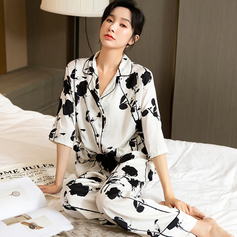 Summer Black White Flower Pattern House Women Silk Pajamas Long Sleeve Pants Sets Breathable Luxury Home Ladies Sleepwears Sets
Summer Black White Flower Pattern House Women Silk Pajamas Long Sleeve Pants Sets Breathable Luxury Home Ladies Sleepwears Sets