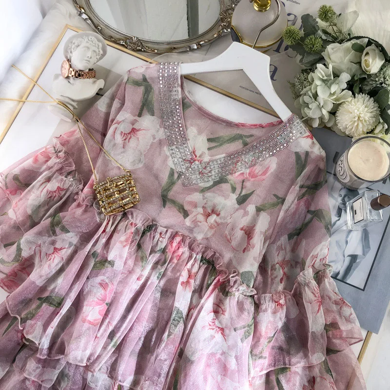 2021 Summer French Royal Retro Rhinestone Floral Female Tops Women New Trumpet Sleeve V-neck Chiffon Shirt Fashion Sweet Blusas 
2021 Summer French Royal Retro Rhinestone Floral Female Tops Women New Trumpet Sleeve V-neck Chiffon Shirt Fashion Sweet Blusas