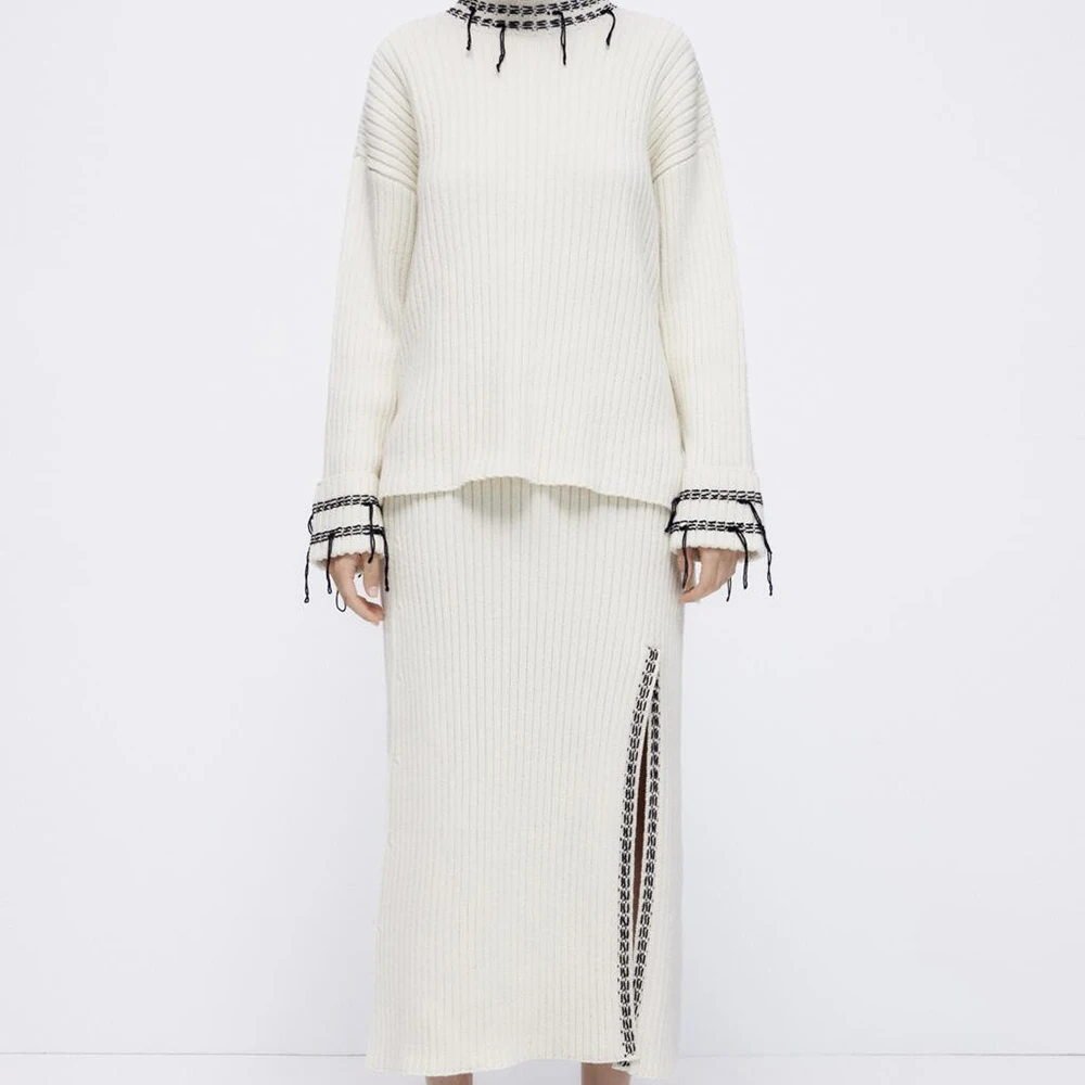 XIKOM 2021 Women Two-Piece Set Solid O Neck Long Sleeve Knitwear Sweater Female Vintage Office Lady Elastic Waist Skirt Sets
XIKOM 2021 Women Two-Piece Set Solid O Neck Long Sleeve Knitwear Sweater Female Vintage Office Lady Elastic Waist Skirt Sets