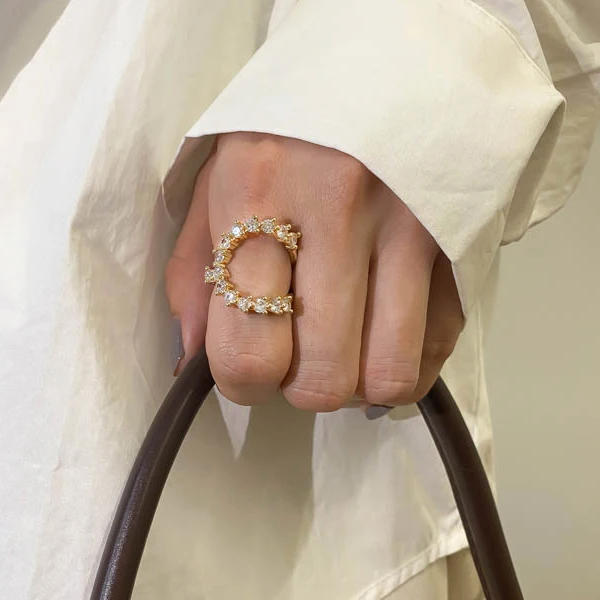 Designer Gradient Crescent Full Diamond Ring Female Retro Exaggerated Temperamental Online Influencer Ring European, American an
Designer Gradient Crescent Full Diamond Ring Female Retro Exaggerated Temperamental Online Influencer Ring European, American an