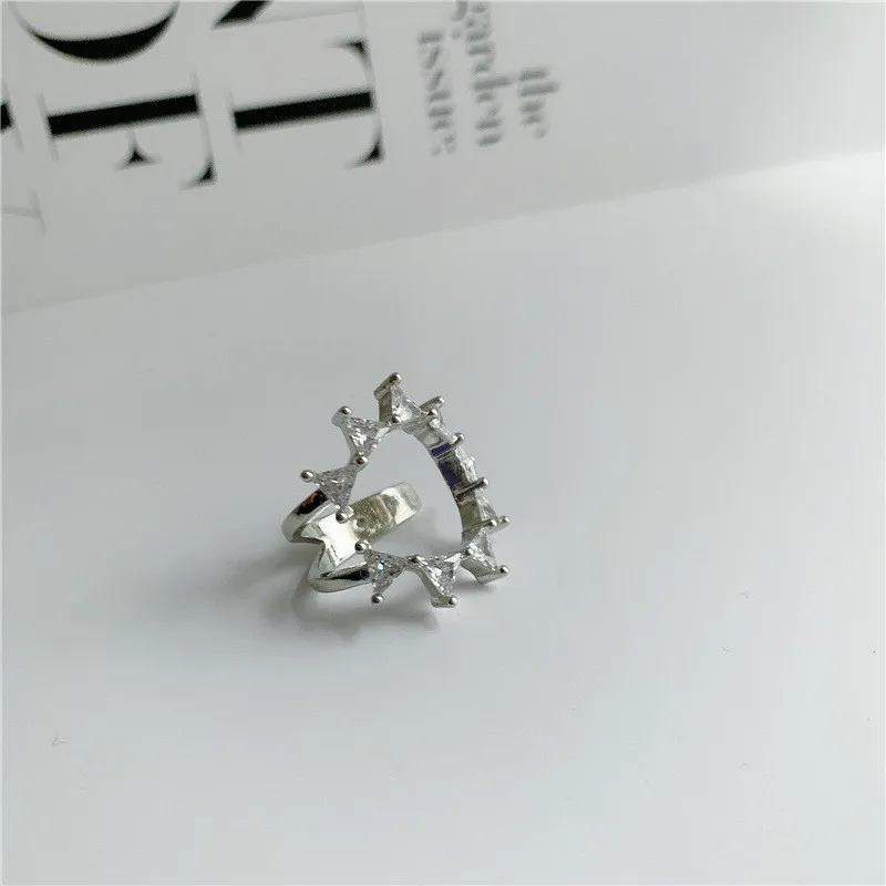 One Piece Trendy Triangle Zircon Ear Cuff for Women Girl Metal Gold Silver Color Sun Clip Earrings Statement Jewelry Brincos
One Piece Trendy Triangle Zircon Ear Cuff for Women Girl Metal Gold Silver Color Sun Clip Earrings Statement Jewelry Brincos