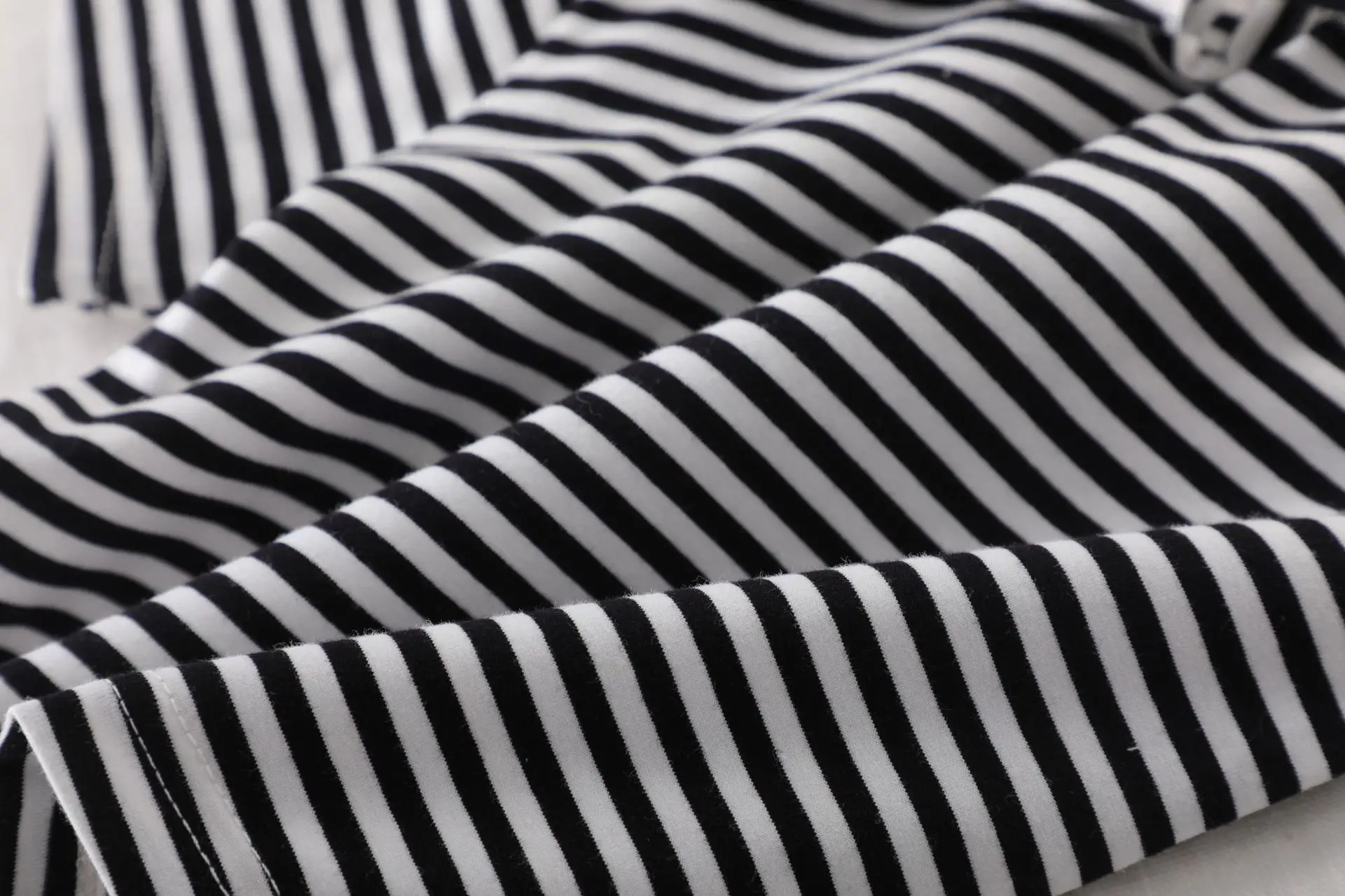 2020 Summer Newborn Baby T Shirts Striped Girls Tops Tees Short Sleeve White Black Cotton T Shirt For Kids Boy Girl Clothing
2020 Summer Newborn Baby T Shirts Striped Girls Tops Tees Short Sleeve White Black Cotton T Shirt For Kids Boy Girl Clothing