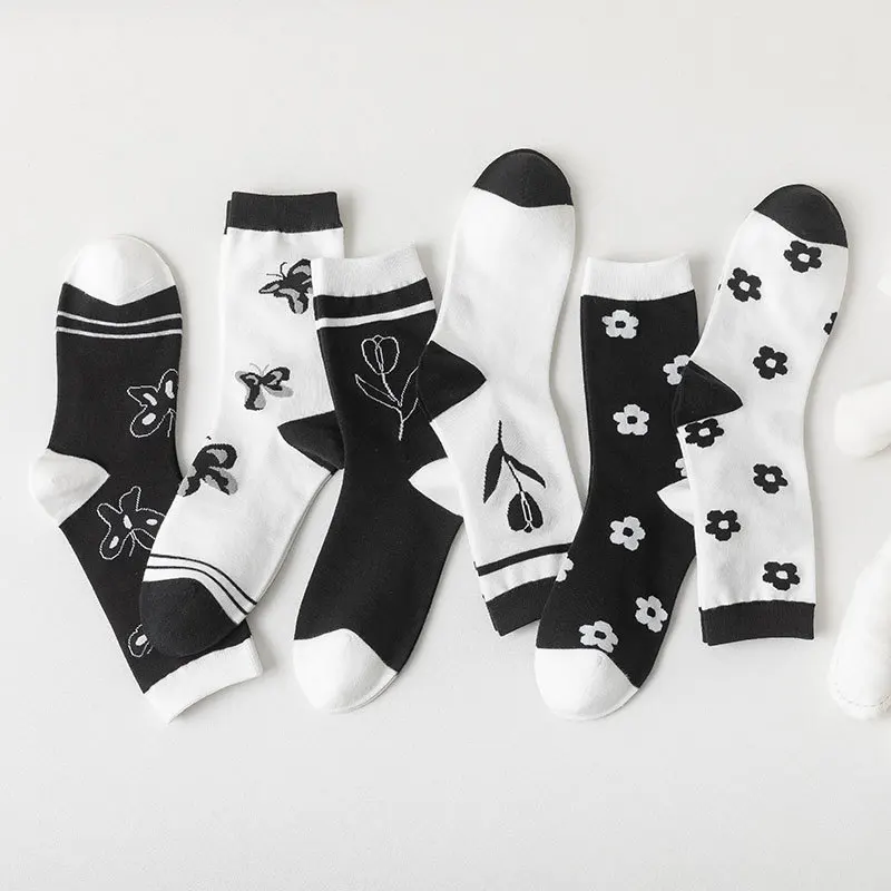 2021 spring and summer new socks women black and white butterfly and flower tube socks Japanese casual women's socks
2021 spring and summer new socks women black and white butterfly and flower tube socks Japanese casual women's socks