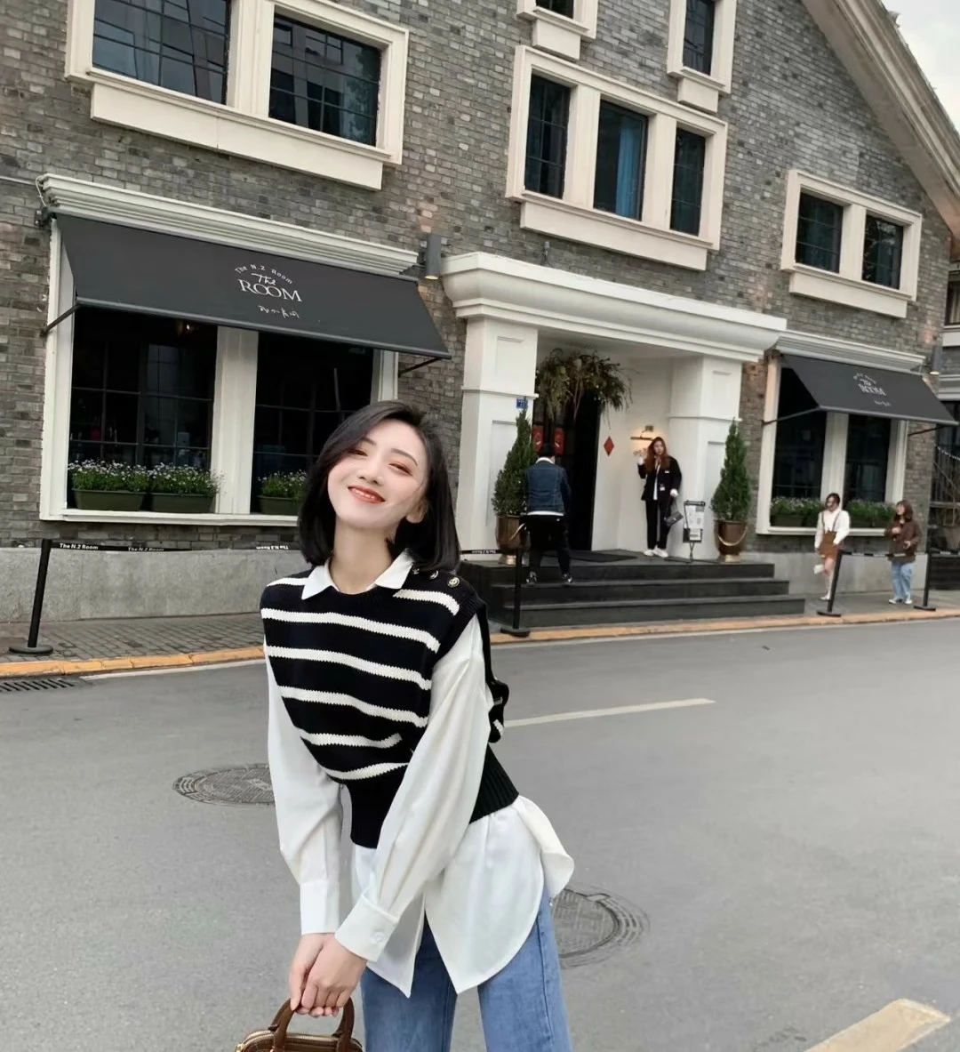 women black white Patchwork striped knit pullover vest Fashion Classic Brand Luxury Design shoulder button logo various styles 
women black white Patchwork striped knit pullover vest Fashion Classic Brand Luxury Design shoulder button logo various styles