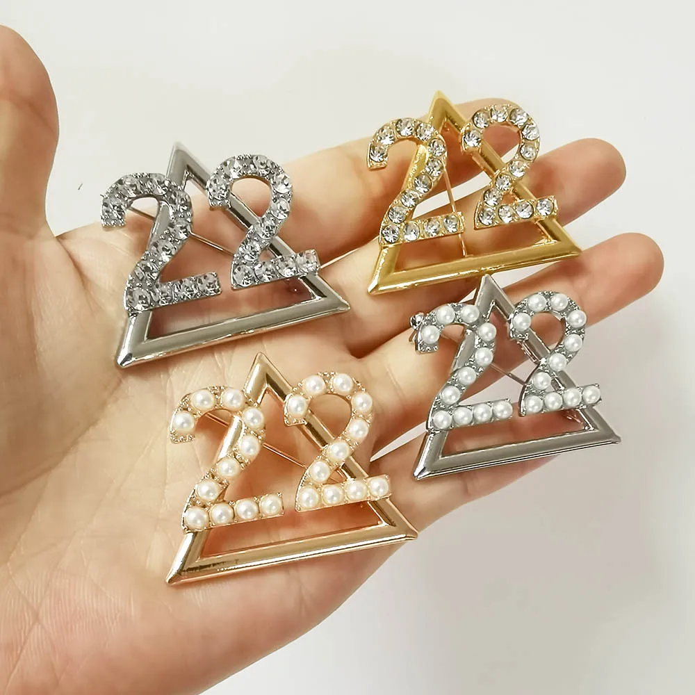 4 Style Greek Sorority High Quality Metal Alloy Pearl Rhinestone Letter 22 Lady Brooches Apparel Jewelry
4 Style Greek Sorority High Quality Metal Alloy Pearl Rhinestone Letter 22 Lady Brooches Apparel Jewelry