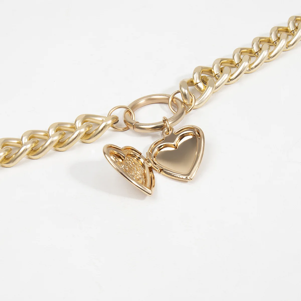 Heart Shaped Pendant Necklace Creative Openable Photo Album Exaggerated Double Layer Simple Gold Chain Short Choke Necklace New
Heart Shaped Pendant Necklace Creative Openable Photo Album Exaggerated Double Layer Simple Gold Chain Short Choke Necklace New