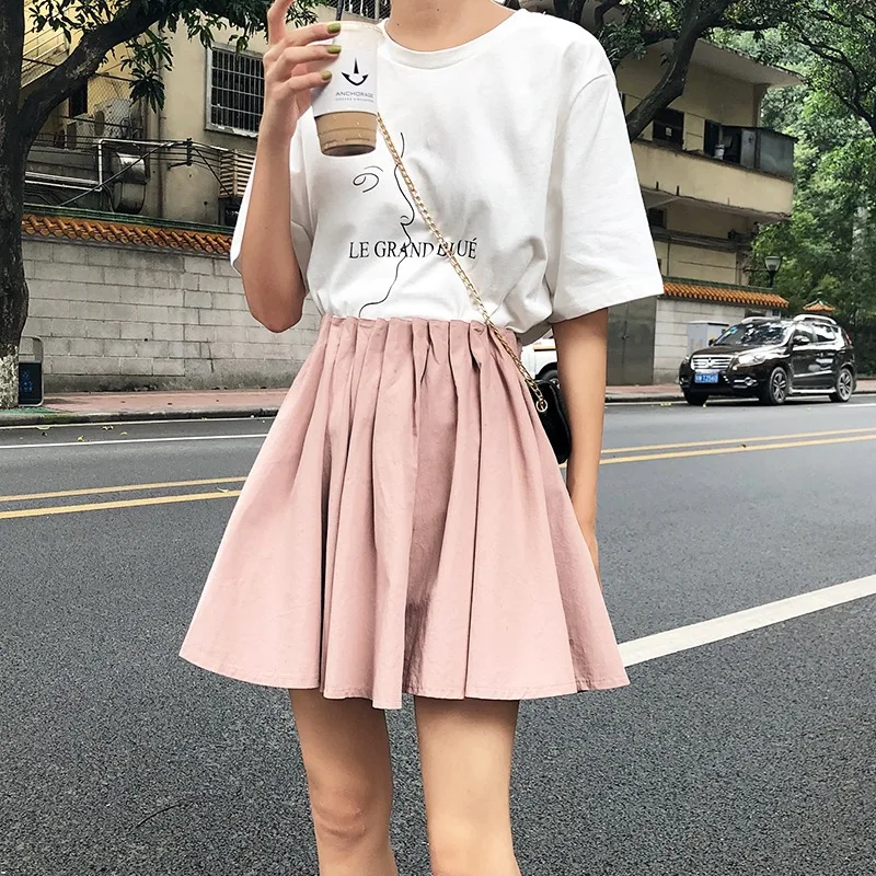 Spring and summer 2021 new a-line skirt Korean version of the high-waisted thin pleated skirt waist short skirt
Spring and summer 2021 new a-line skirt Korean version of the high-waisted thin pleated skirt waist short skirt