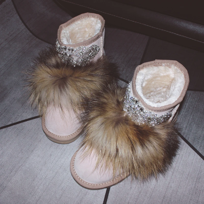 Women's shoes winter fox fur rhinestone snow boots rhinestone short boots show feet small boots
Women's shoes winter fox fur rhinestone snow boots rhinestone short boots show feet small boots