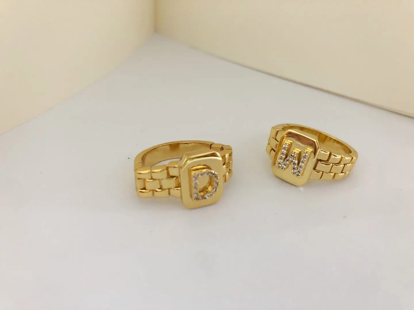 Light Luxury Diamond Letter Chain Ring Ins Normcore Style Retro Simple Cool Fashion Index Finger Ring Female Fashion
Light Luxury Diamond Letter Chain Ring Ins Normcore Style Retro Simple Cool Fashion Index Finger Ring Female Fashion