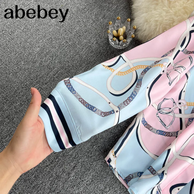 2021 Chiffon Design Retro Print Blouse Women Bow Collar Puff Sleeve Button Tops Spring Korean Casual Blouses 
2021 Chiffon Design Retro Print Blouse Women Bow Collar Puff Sleeve Button Tops Spring Korean Casual Blouses