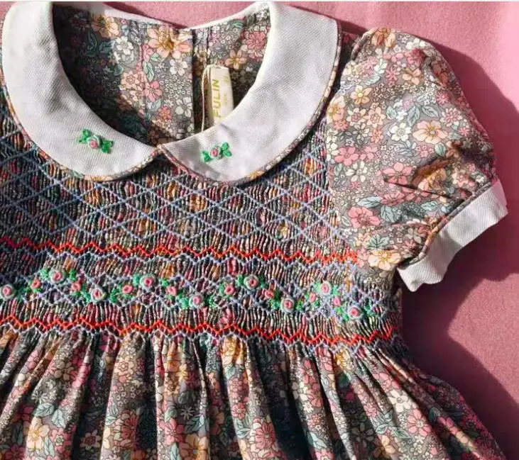Heavy work vintage baby girl England court style smocked dress kids embroidered puff sleeve summer birthday party pricess dress
Heavy work vintage baby girl England court style smocked dress kids embroidered puff sleeve summer birthday party pricess dress