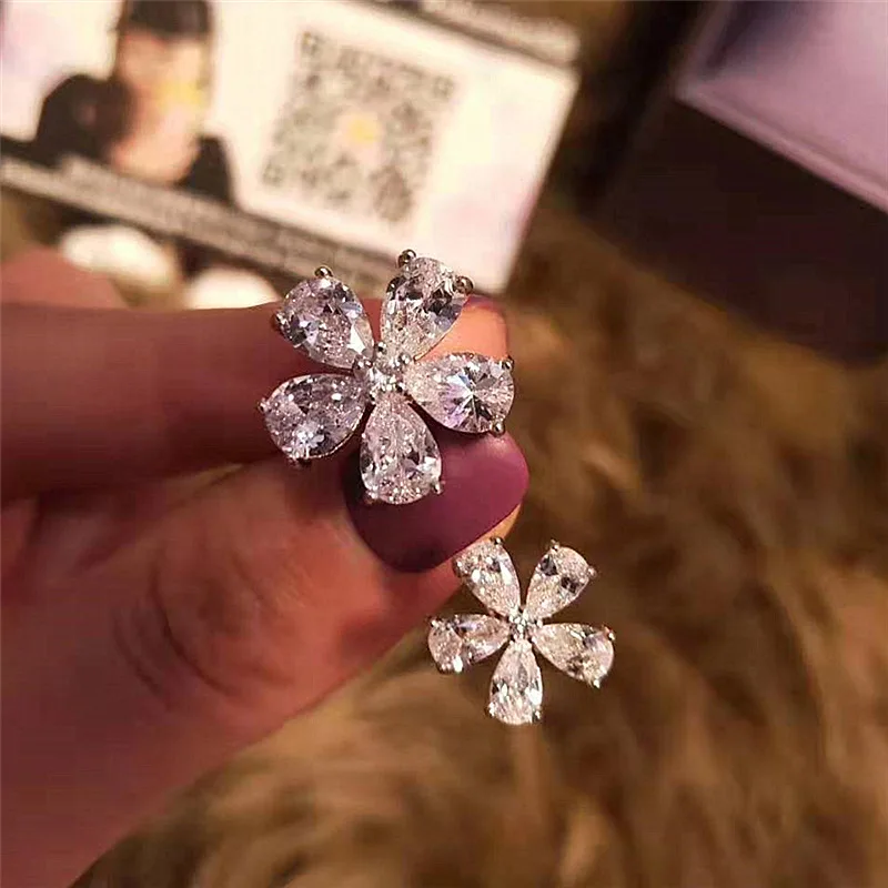 Shinning Zircon Flower Open Rings For Women Korean Style 2021 New Trends Jewelry Ring Adjustable bijoux Gifts
Shinning Zircon Flower Open Rings For Women Korean Style 2021 New Trends Jewelry Ring Adjustable bijoux Gifts